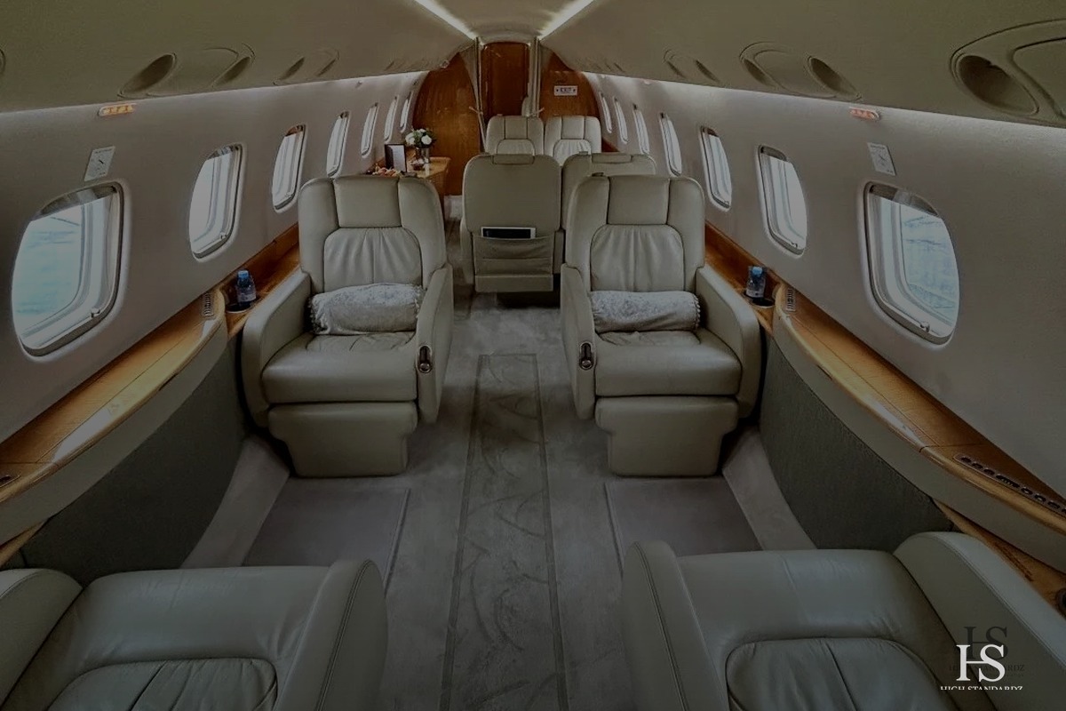 Gallery Jet Interior